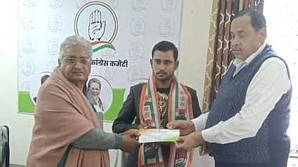 پون کشیپ کانگریس میں شامل