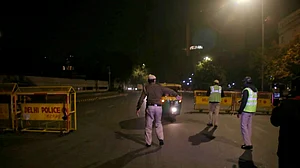 دہلی کے لئے خوش خبری! ویک اینڈ کرفیو ختم، 50 فیصد صلاحیت کے ساتھ سنیما ہال کھولنے کی اجازت
