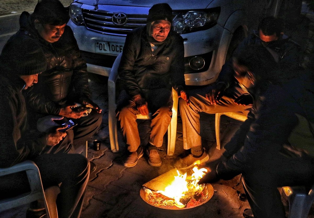 بارش کے بعد خراب موسم کے باعث پھر سردی کی لپیٹ میں شمالی ہندوستان، کئی علاقوں کا درجہ حرارت صفر کے قریب