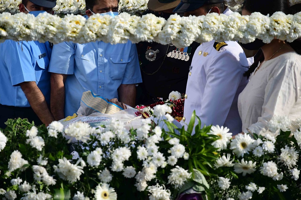 بھارت رتن لتا منگیشکر کی سرکاری اعزاز کے ساتھ آخری رسومات ادا، پی ایم مودی بھی ہوئے شامل