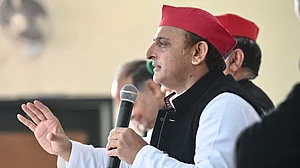 انتخابات کے زور پکڑتے ہی ایس پی حامیوں کو دھمکیاں ملنے لگیں : اکھلیش