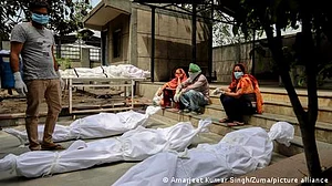 بھارت میں کورونا وبا سے انیس لاکھ بچے یتیم ہوگئے