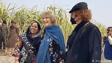 پاکستان کے 'ڈالز ویلج‘ کی بانی جرمن شہری کے لیے پاکستانی ایوارڈ
