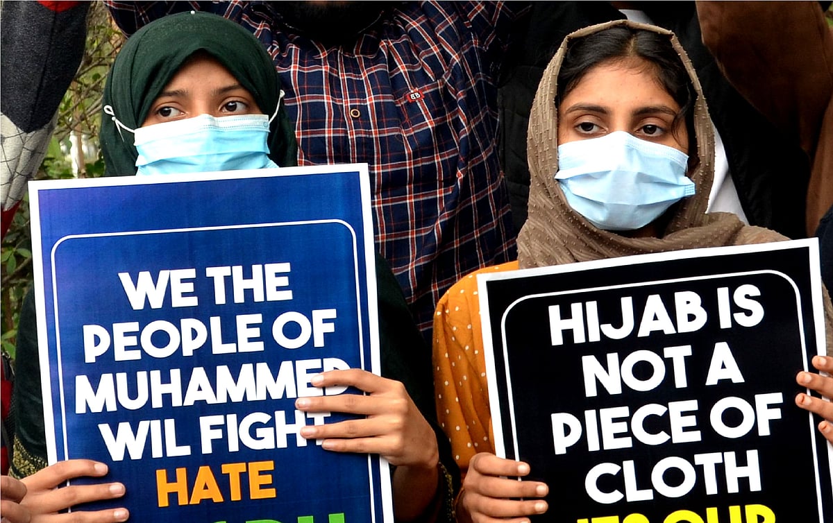حجاب تنازعہ: پھونکوں سے یہ چراغ بجھایا نہ جائے گا