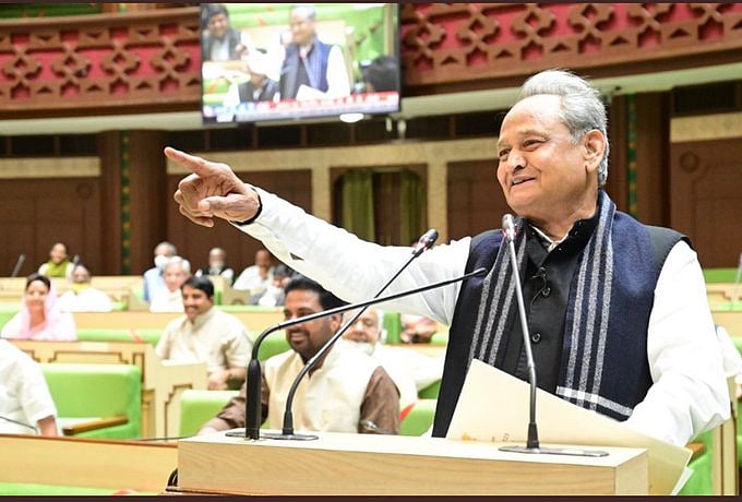 
یوپی میں انتخابی وعدہ، راجستھان میں پورا!  گہلوت حکومت کا پرانی پنشن بحال کرنے کا اعلان