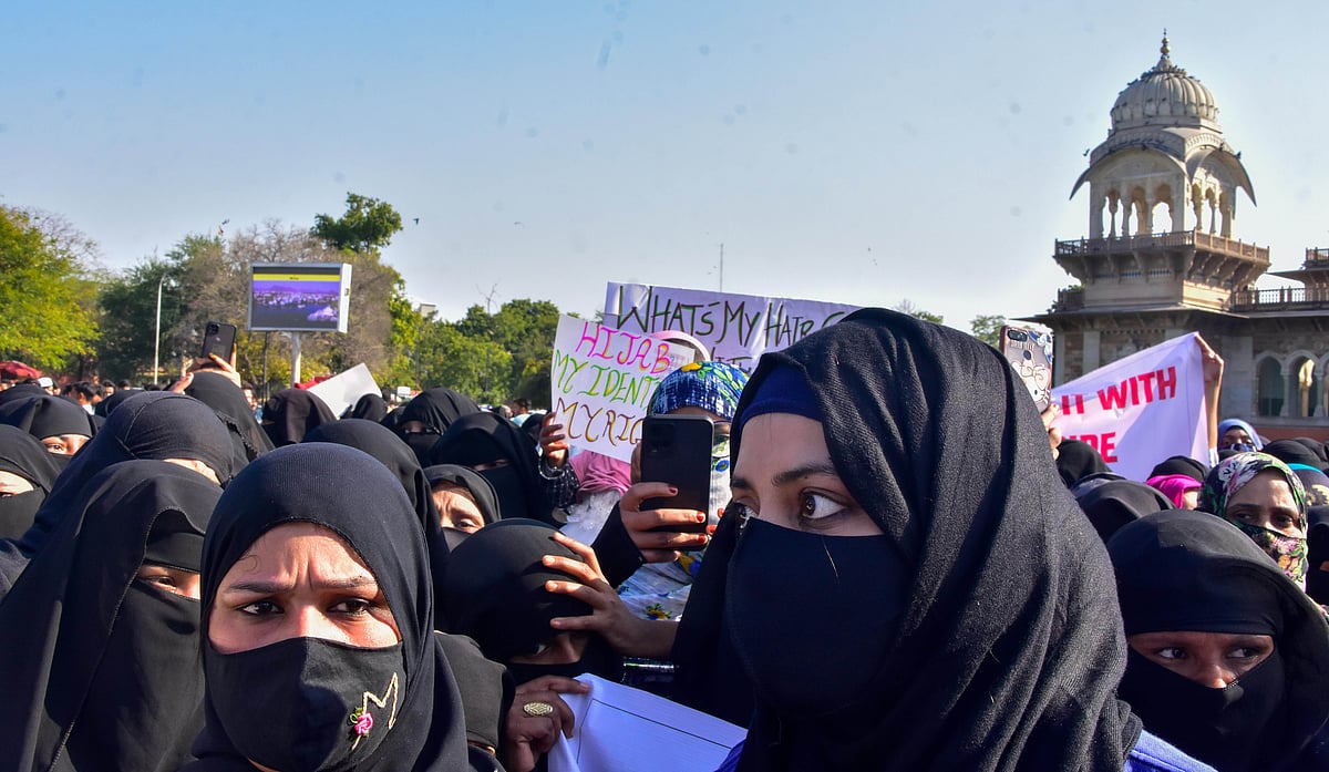حجاب تنازعہ: اندرونی مسائل پر خاص مقصد سے کئے گئے تبصرے قابل قبول نہیں، وزارت خارجہ کا بیان