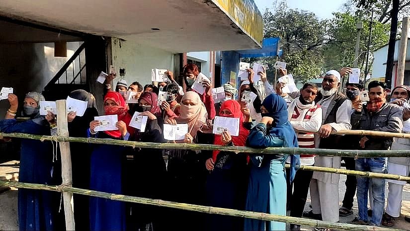 یوپی انتخاب: بجنور میں پولنگ بوتھوں کے باہر بھیڑ دیکھ کر سیاسی پنڈت حیران