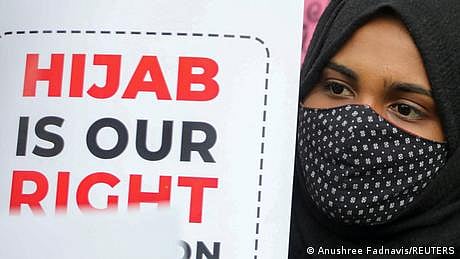 بھارت: حجاب کی حمایت اور مخالفت کی بحث مزید گرم