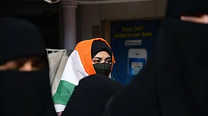 حجاب پہننے کی منظوری کی صورت میں مسلم خواتین کی شکست ہے ، عارف محمد خان