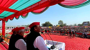 'خاندانی افراد ہی خاندان کا درد سمجھ سکتے ہیں' تیسرے مرحلے سے قبل بی جے پی پر اکھلیش یادو کا حملہ
