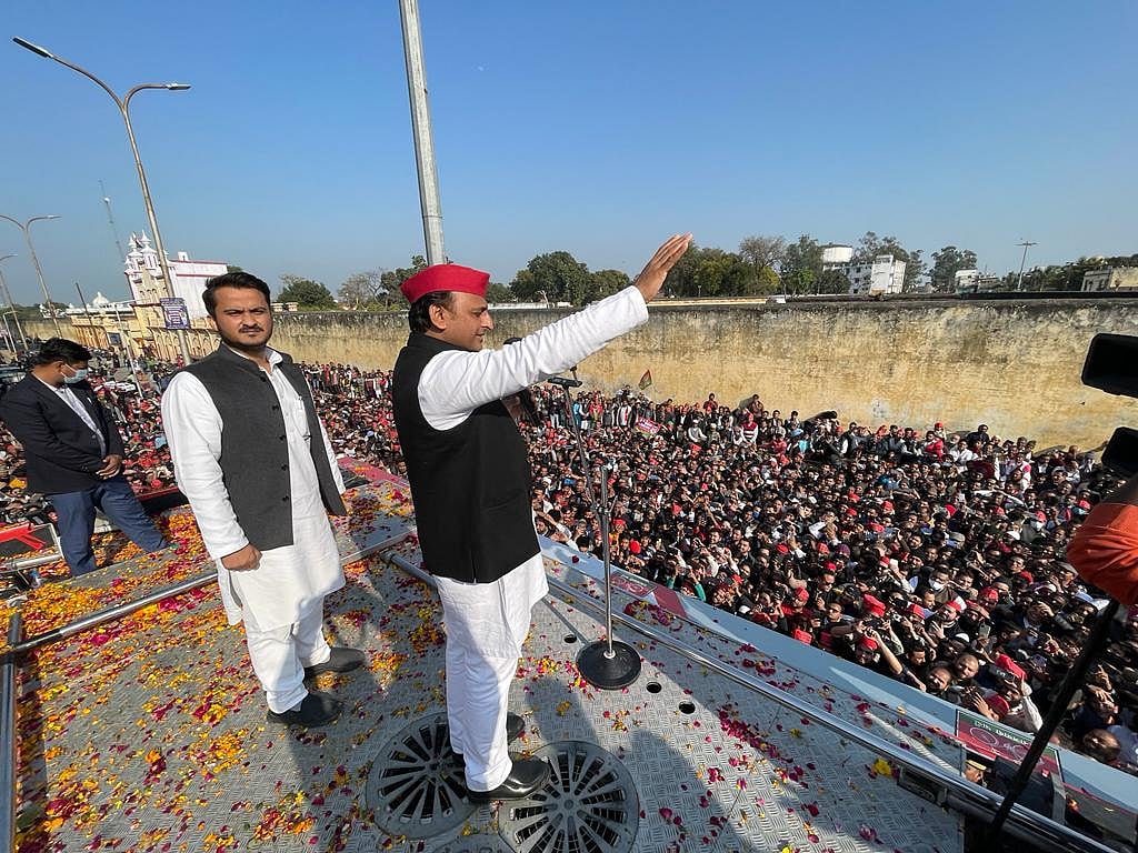 ’اعظم خان بھینس چوری کے الزام میں جیل میں قید ہیں اور کسانوں پر جیپ چڑھانے والا کھلا کھومے گا‘