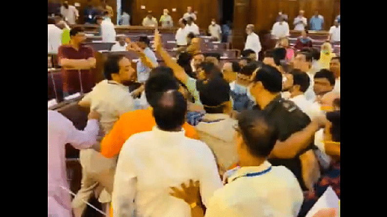 مغربی بنگال اسمبلی بنا اکھاڑا، شبھیندو ادھیکاری سمیت بی جے پی کے 5 اراکین اسمبلی معطل