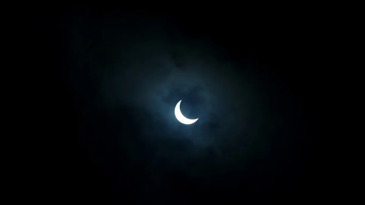 چاند، علامتی تصویر آئی اے این ایس