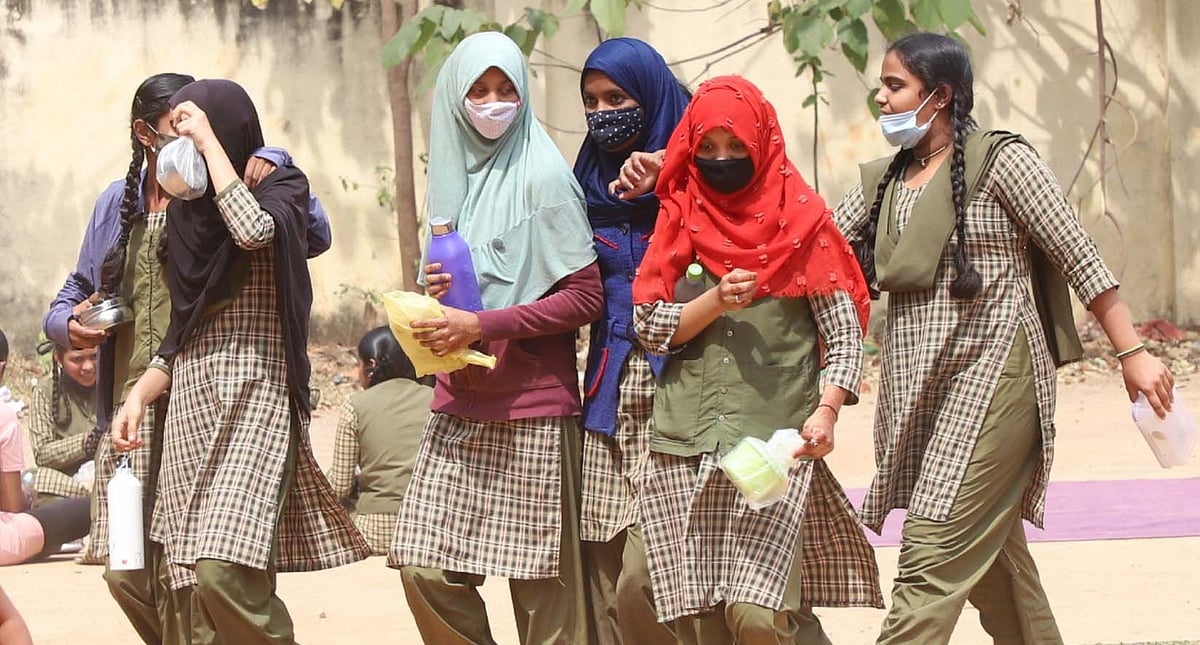 حجاب معاملہ: آل انڈیا مسلم پرسنل لا بورڈ نے سپریم کورٹ میں عرضی داخل کی