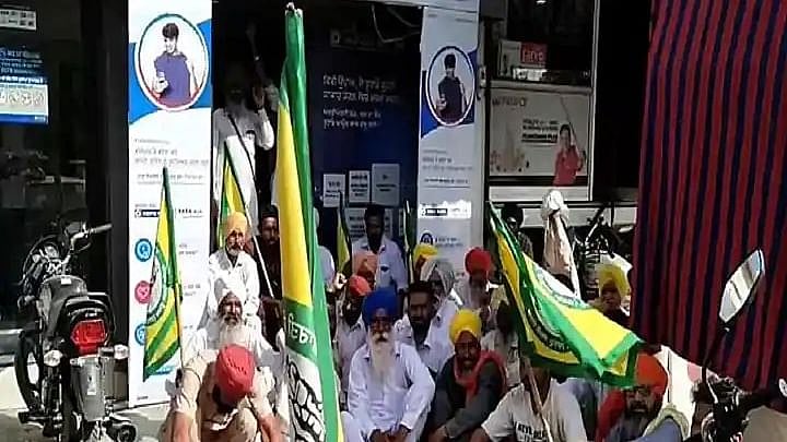 پنجاب: کپاس کے معاوضہ کو لے کر احتجاجی مظاہرہ کر رہے کسانوں پر لاٹھی چارج، 6 کی حالت سنگین