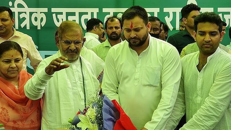 شرد یادو کی پارٹی کا آر جے ڈی میں انضمام، تیجسوی کا اپوزیشن کو متحد کرنے پر زور