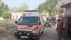 مختار انصاری کو لکھنؤ لے جانے والی پولیس وین راستے میں خراب، اہل خانہ کو جان کا خطرہ