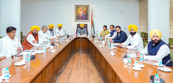 بھگونت مان کے پہلے کابینہ اجلاس میں 25 ہزار سرکاری نوکریوں کا اعلان