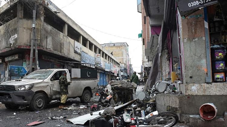 پاکستان: پیشاور میں نمازِ جمعہ کے دوران خود کش دھماکہ، 30 افراد جاں بحق