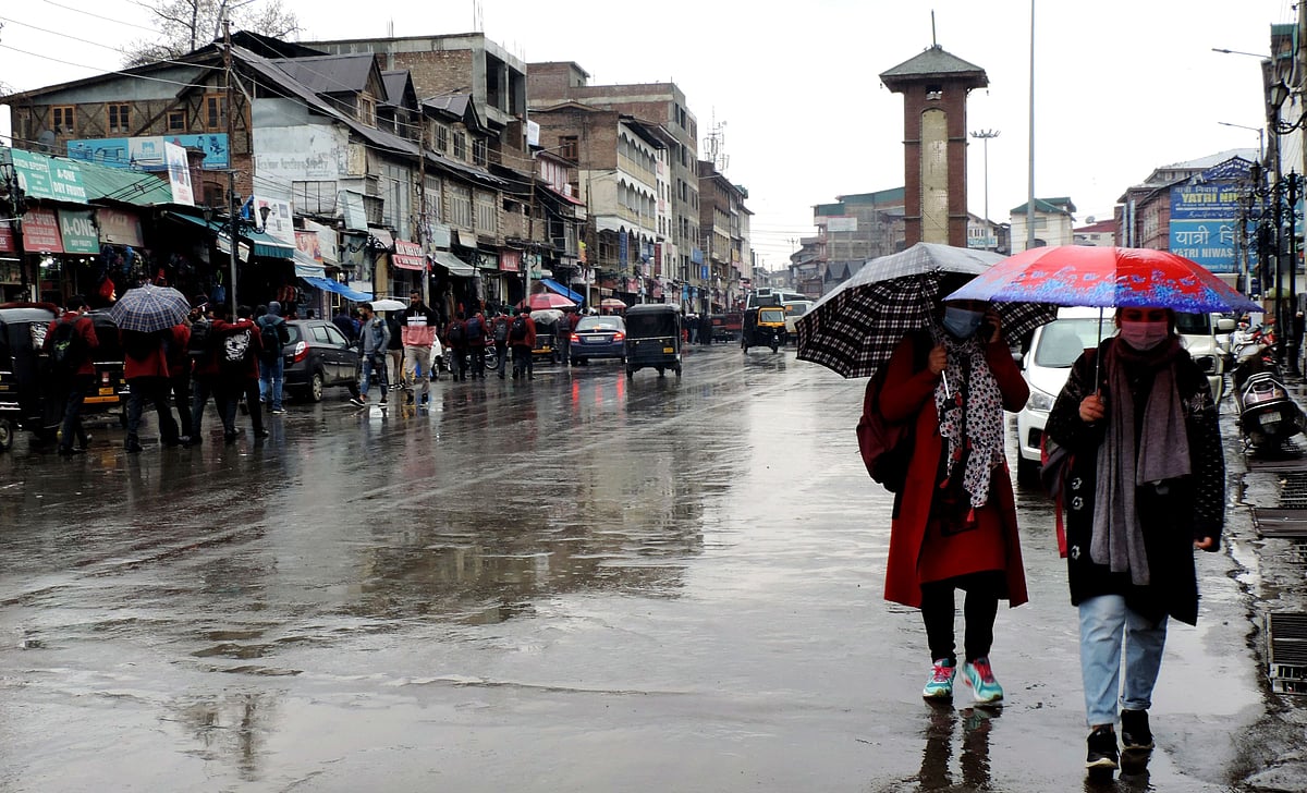 کشمیر میں بارشیں: گلمرگ میں شبانہ درجہ حرارت ایک بار پھر نقطہ انجماد سے نیچے