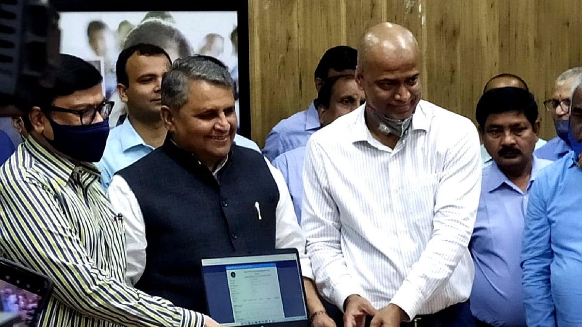 ریاست کے وزیر تعلیم وجے کمار چودھری نتائج جاری کرتے ہوئے، تصویر آئی اے این ایس