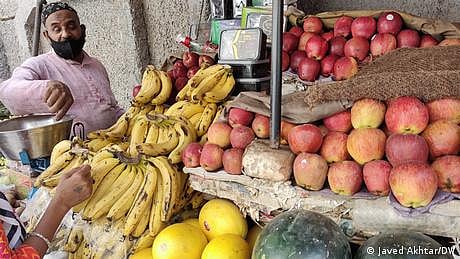 بھارت: شدت پسند ہندو تنظیموں کواب مسلم پھل فروشوں سے پریشانی
