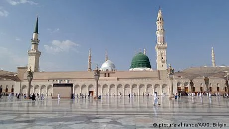 سعودی عرب: مسجدِ نبوی میں پاکستانی سیاستدانوں کے خلاف ’’چور چور‘‘ کے نعرے
