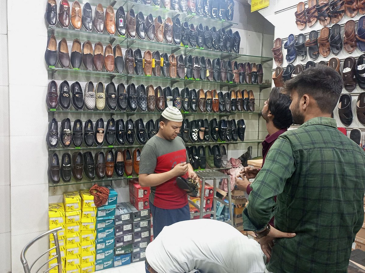 عید کی خریداری کے لئے جعفرآباد بازار میں سجنے لگی دکانیں