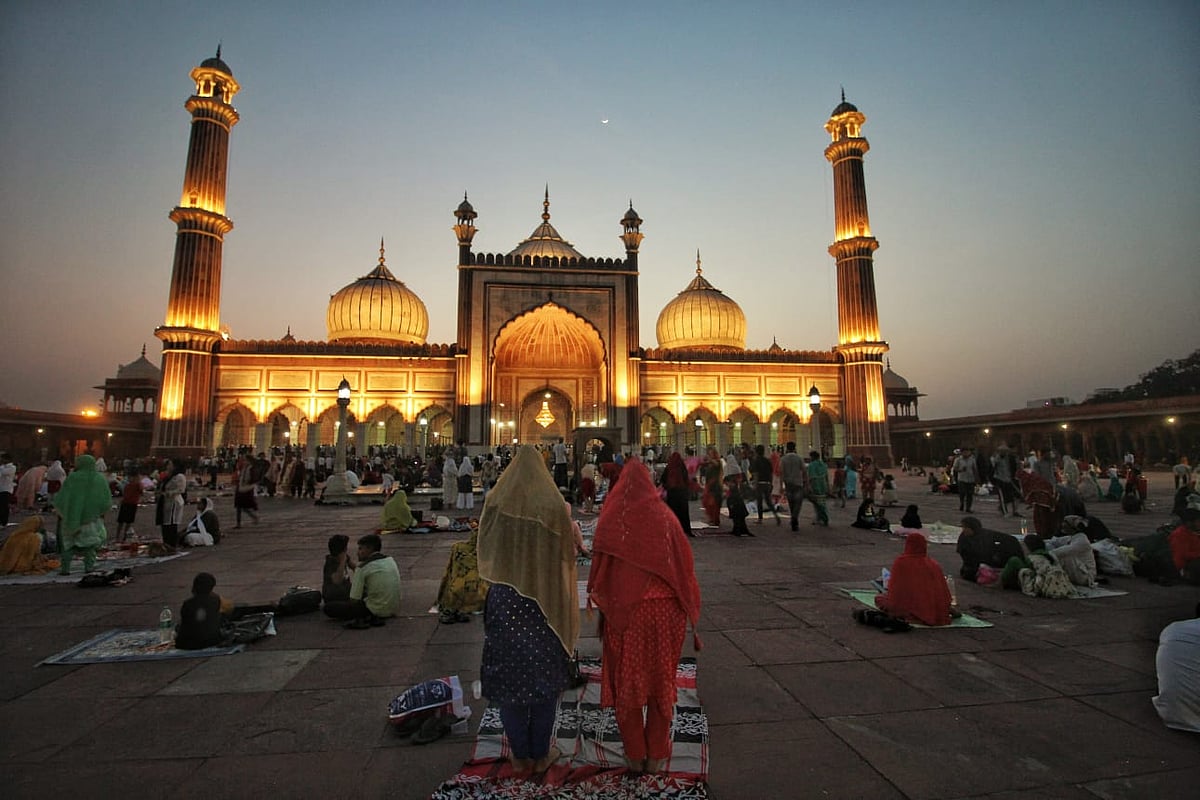 ہنگامہ کے بعد دہلی جامع مسجد میں ’تنہا لڑکی‘ کے داخلہ کو مشروط اجازت دینے کا فیصلہ!