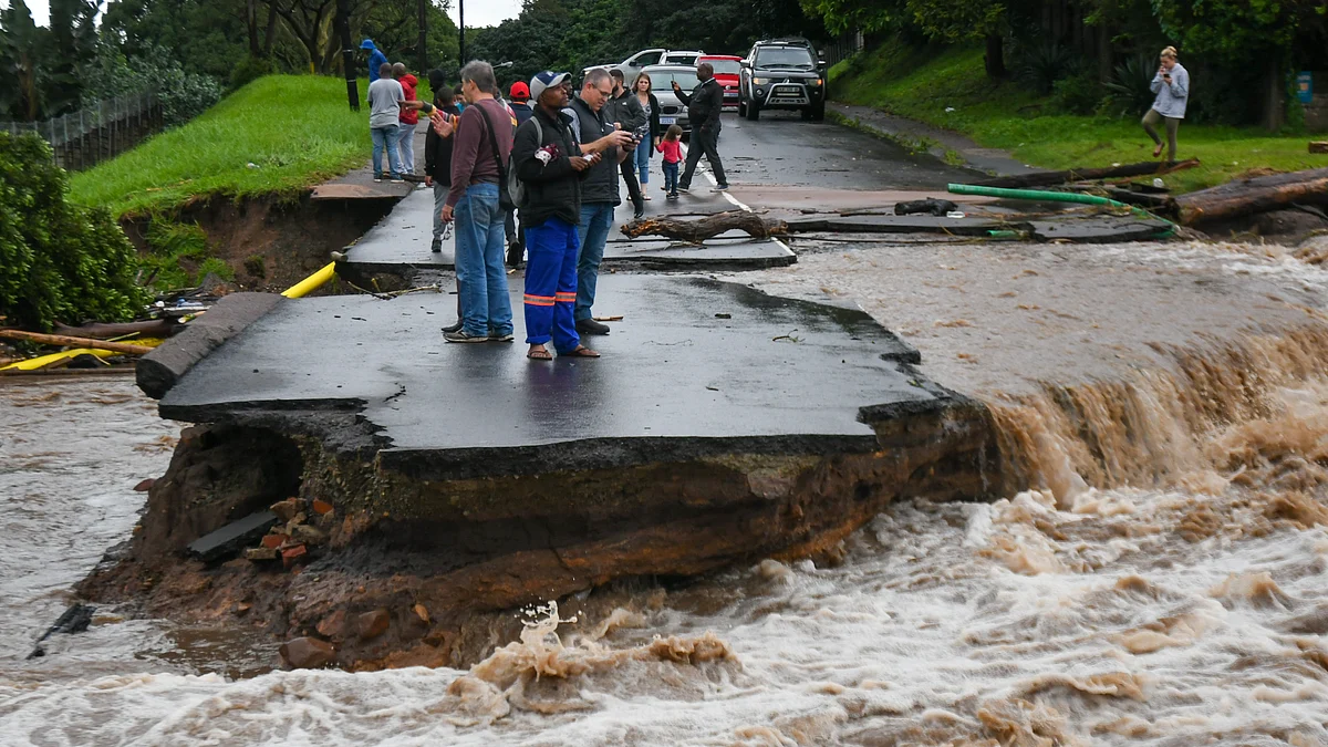 جنوبی افرقہ میں سیلاب سے تباہی کا منظر / Getty Images