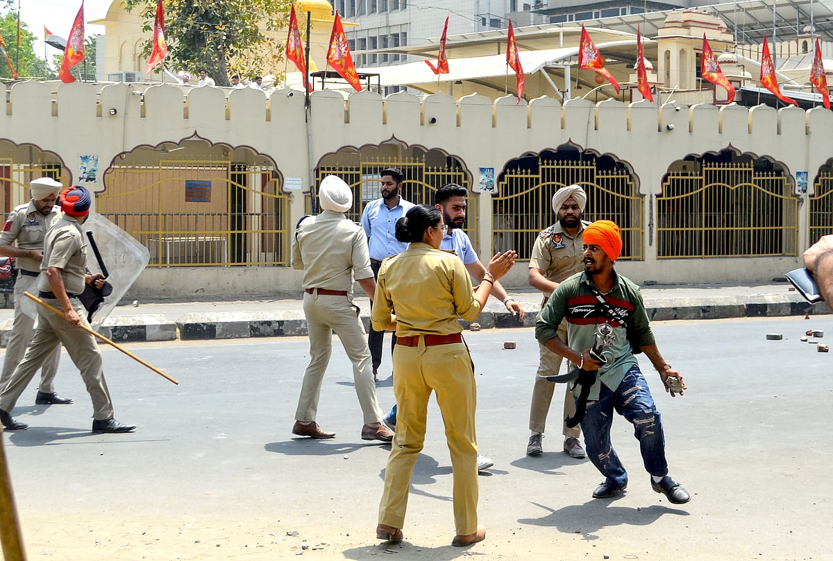 پنجاب: پٹیالہ میں شیو سینا اور خالصتان حامیوں کے درمیان پرتشدد تصادم، ہریش سنگلا گرفتار، کرفیو نافذ