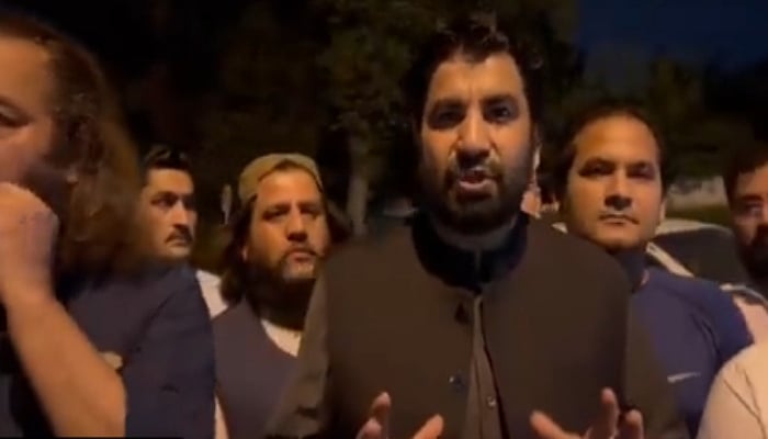 پاکستان کی قومی اسمبلی کے سابق ڈپٹی اسپیکر قاسم سوری پر حملہ