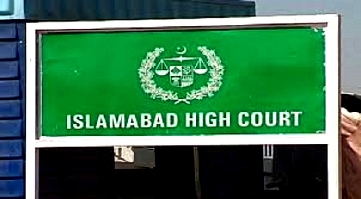 پاکستان: عمران خان کی شریک حیات بشریٰ بی بی کے سابق شوہر پر اسلام آباد کورٹ کے باہر حملہ