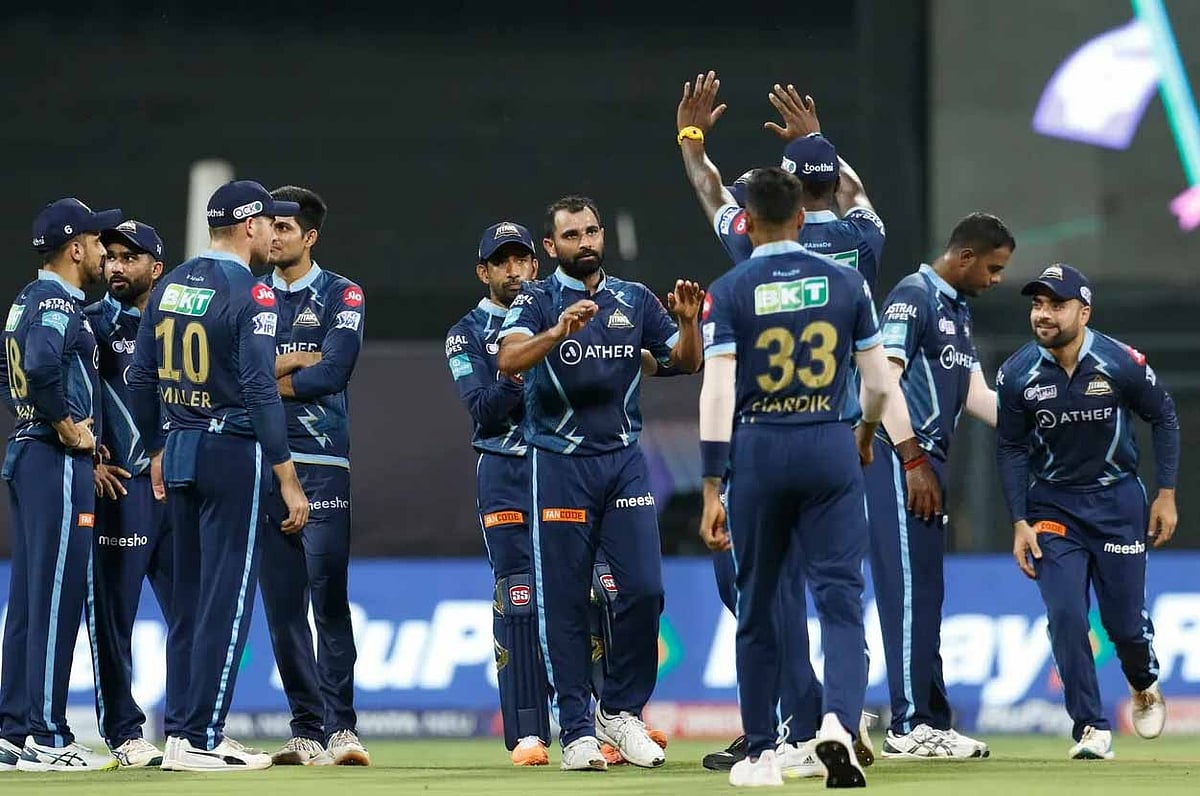 گجرات ٹائٹنز آج بنگلور کو شکست دے کر پلے آف میں پہنچنے کی کرے گا کوشش