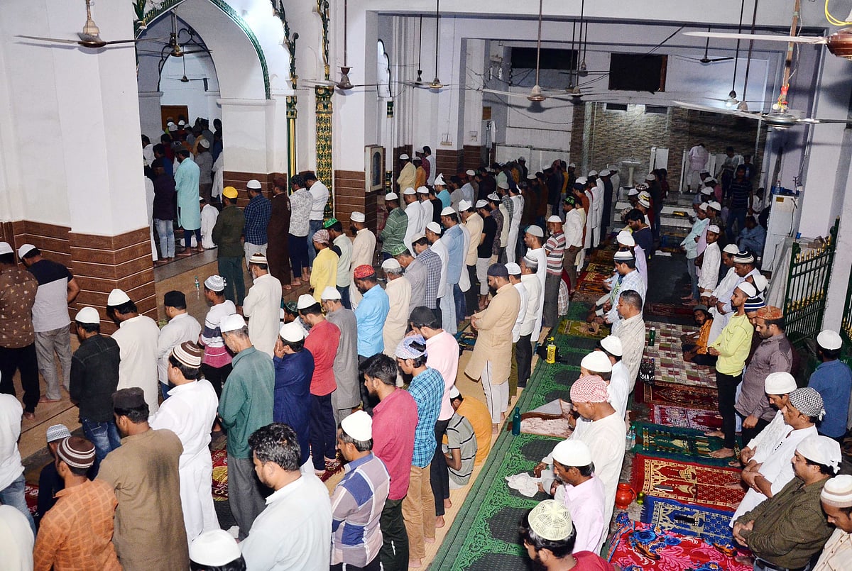 لکھنؤ میں رمضان کی رونقیں بحال، مہنگائی نے چھین لیا منہ کا نوالہ