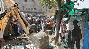 دہلی میں غیر قانونی توڑ پھوڑ روکنے کے لیے کئی معزز شخصیات نے لیفٹیننٹ گورنر اور وزیر اعلیٰ کو لکھا خط