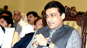 حمزہ شہباز کو وزیر اعلی کا حلف لینے میں کیا دشواریاں ہیں؟