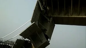 بہار: مکمل ہونے سے پہلے ہی منہدم ہو گیا 1710 کروڑ کی لاگت والا زیر تعمیر پل