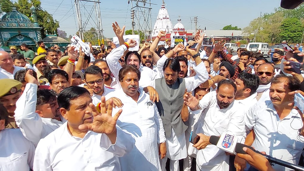مہنگائی کے خلاف جموں و کشمیر کانگریس کا احتجاج / ٹوئٹر / @INCJammuKashmir