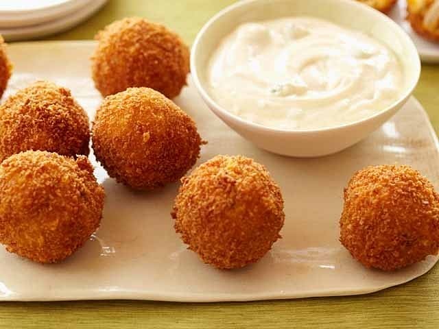 رمضان کے دسترخوان کی شان، لذیذ اور منفرد رائس بالز کی ترکیب