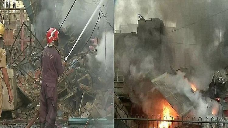 دہلی کے آزاد مارکیٹ میں زبردست آتشزدگی، 3 عمارتیں متاثر، ایک منہدم