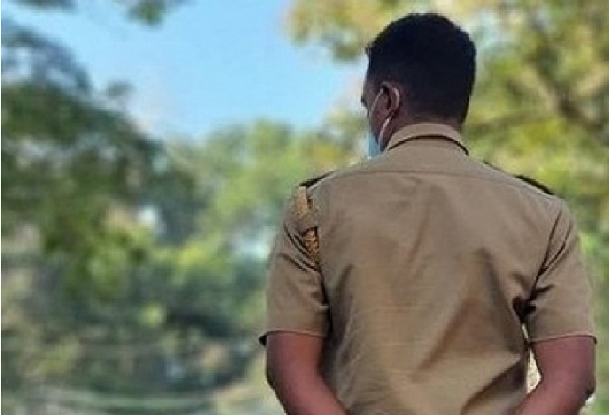 اتر پردیش کے گاؤں میں جلا ہوا پوجا پنڈال ملنے سے سنسنی، سیکورٹی فورس تعینات