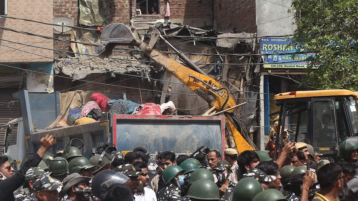 جہانگیر پوری میں بلڈوزر کی کارروائی
