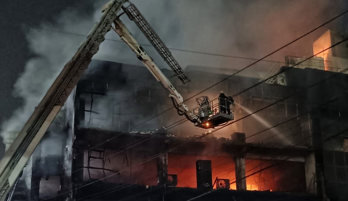 دہلی کے منڈکا علاقہ کی 3 منزلہ عمارت جل کر راکھ، 27 افراد کی دردناک موت
