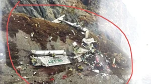 نیپال طیارہ حادثہ: اب تک 14 لاشیں برآمد، طیارے میں 22 افراد سوار تھے