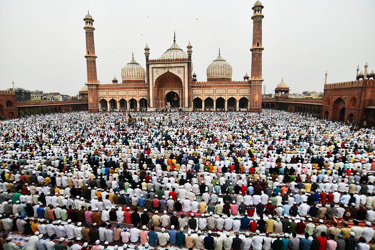 پورے ملک میں جوش و خروش کے ساتھ منائی گئی عید