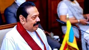 مہندا راج پکشے اور ان کے 15 ساتھی ملک چھوڑ کر نہیں جا سکتے: عدالت