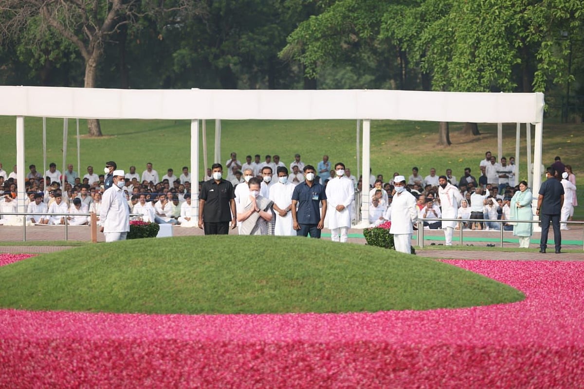 ہندوستان کے پہلے وزیر اعظم پنڈت نہرو کی برسی پر سونیا گاندھی سمیت کانگریس لیڈران شانتی ون پہنچے، خراج عقیدت پیش کیا