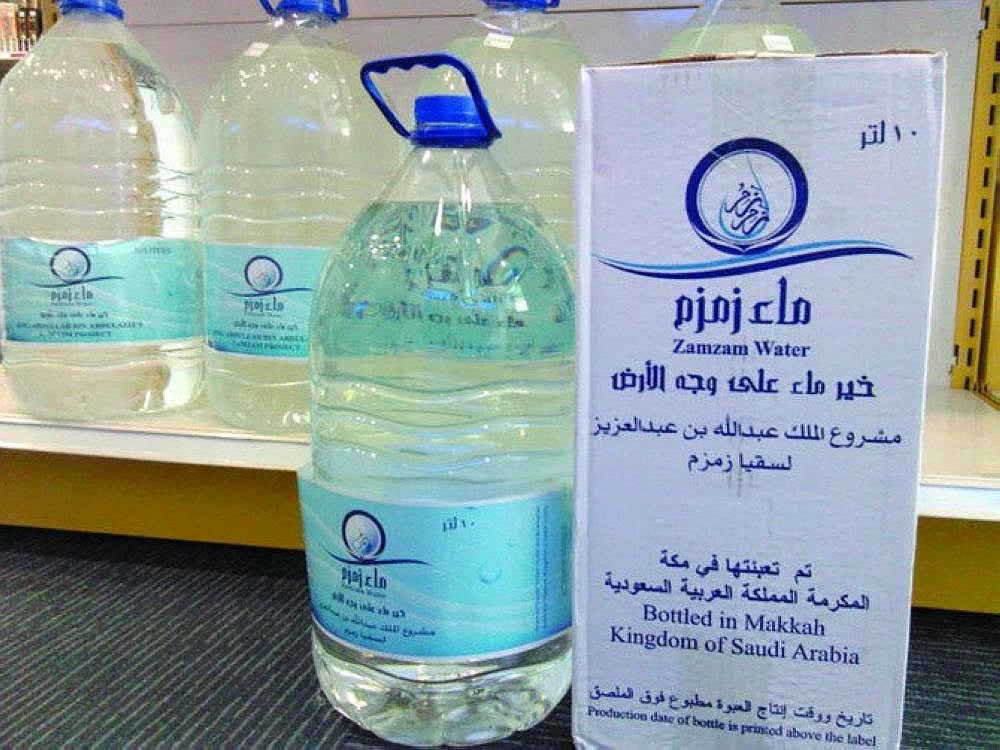 سعودی حکومت نے ’آبِ زمزم‘ لے جانے پر ’مکمل پابندی‘ نہیں لگائی!