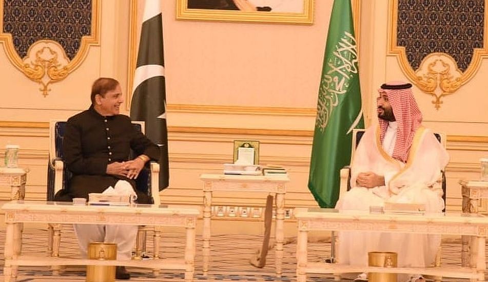 سعودی حکومت کی سرزنش کے بعد پاکستان نے ’بھکاریوں‘ کے خلاف اٹھایا سخت قدم، ہزاروں پاسپورٹ پر پابندی